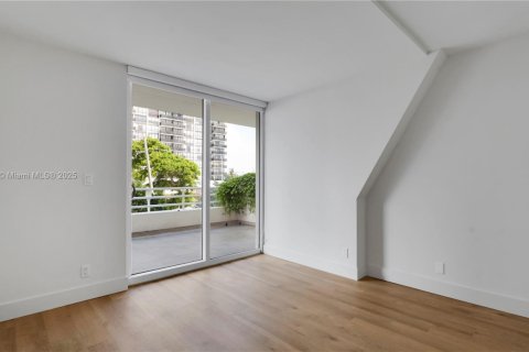 Appartement à louer à Miami, Floride: 2 chambres, 130.43 m2 № 1976169 - photo 16