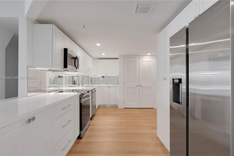 Appartement à louer à Miami, Floride: 2 chambres, 130.43 m2 № 1976169 - photo 2