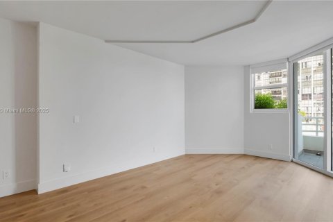 Appartement à louer à Miami, Floride: 2 chambres, 130.43 m2 № 1976169 - photo 9