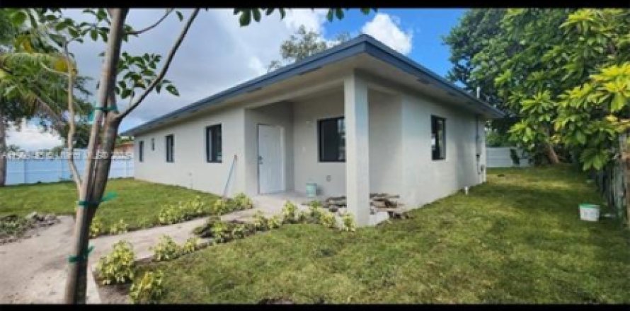 House in Miami, Florida 4 bedrooms, 172.8 sq.m. № 1953391