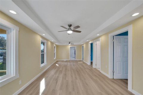 House in Zephyrhills, Florida 3 bedrooms, 112.23 sq.m. № 1829642 - photo 6