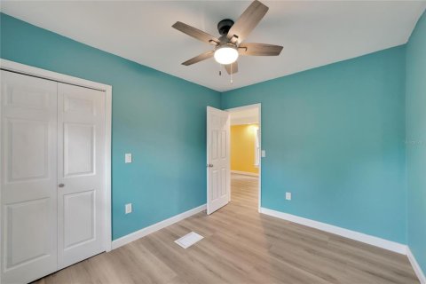 House in Zephyrhills, Florida 3 bedrooms, 112.23 sq.m. № 1829642 - photo 15