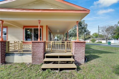 House in Zephyrhills, Florida 3 bedrooms, 112.23 sq.m. № 1829642 - photo 1
