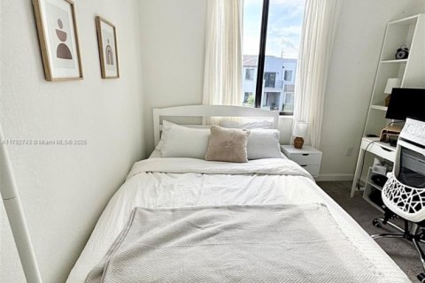 Townhouse in Miami, Florida 3 bedrooms, 137.96 sq.m. № 1862735 - photo 17