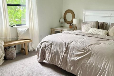 Townhouse in Miami, Florida 3 bedrooms, 137.96 sq.m. № 1862735 - photo 13