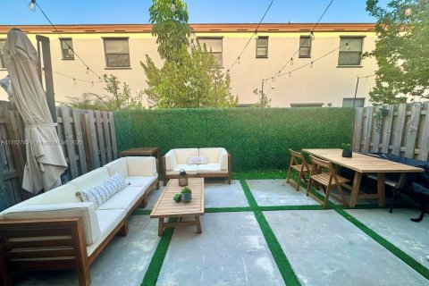 Townhouse in Miami, Florida 3 bedrooms, 137.96 sq.m. № 1862735 - photo 20