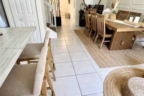 Townhouse in Miami, Florida 3 bedrooms, 137.96 sq.m. № 1862735 - photo 5