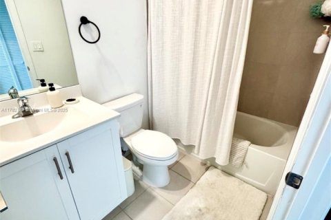Townhouse in Miami, Florida 3 bedrooms, 137.96 sq.m. № 1862735 - photo 18