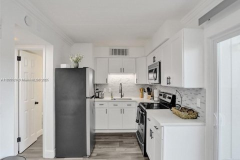 Adosado en alquiler en West Palm Beach, Florida, 2 dormitorios, 88.26 m2 № 1920934 - foto 9
