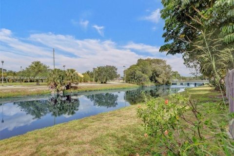 Adosado en alquiler en West Palm Beach, Florida, 2 dormitorios, 88.26 m2 № 1920934 - foto 25