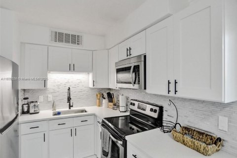 Adosado en alquiler en West Palm Beach, Florida, 2 dormitorios, 88.26 m2 № 1920934 - foto 10