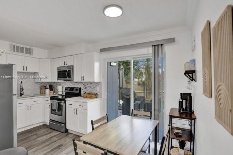 Adosado en alquiler en West Palm Beach, Florida, 2 dormitorios, 88.26 m2 № 1920934 - foto 7