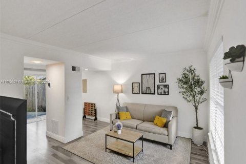Adosado en alquiler en West Palm Beach, Florida, 2 dormitorios, 88.26 m2 № 1920934 - foto 2