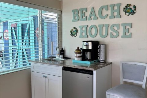 House in Madeira Beach, Florida 2 bedrooms, 97.73 sq.m. № 1619106 - photo 3