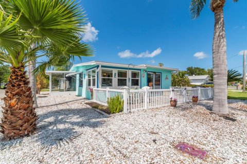 House in Madeira Beach, Florida 2 bedrooms, 97.73 sq.m. № 1619106 - photo 2