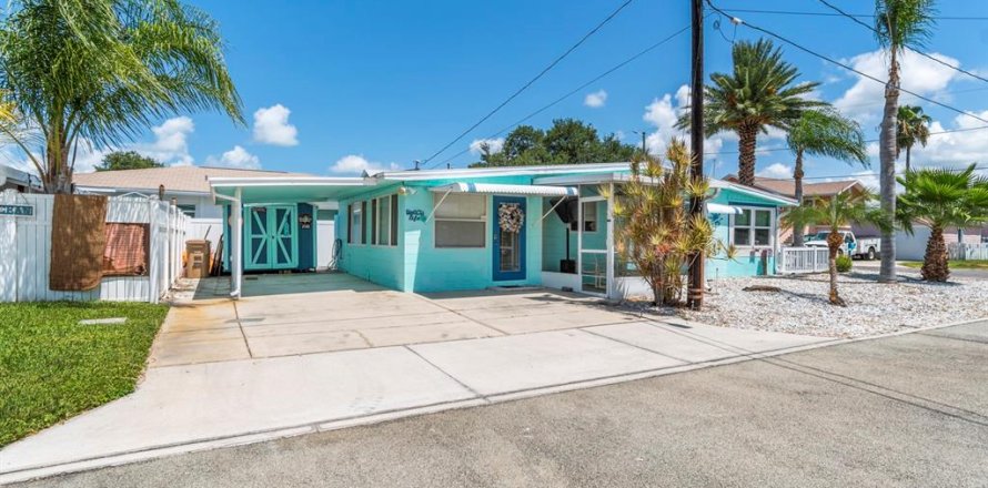House in Madeira Beach, Florida 2 bedrooms, 97.73 sq.m. № 1619106