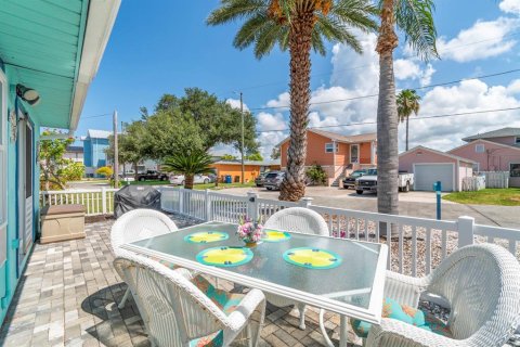 House in Madeira Beach, Florida 2 bedrooms, 97.73 sq.m. № 1619106 - photo 4