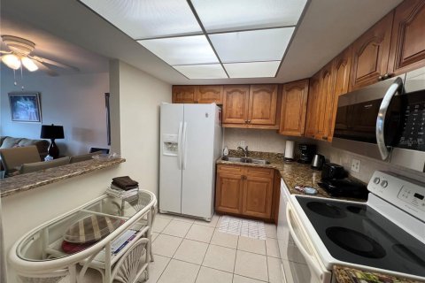 Condo in Saint Petersburg, Florida, 1 bedroom  № 2214896 - photo 18
