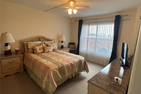 Condo in Saint Petersburg, Florida, 1 bedroom  № 2214896 - photo 23