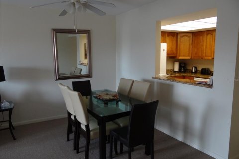 Condo in Saint Petersburg, Florida, 1 bedroom  № 2214896 - photo 15