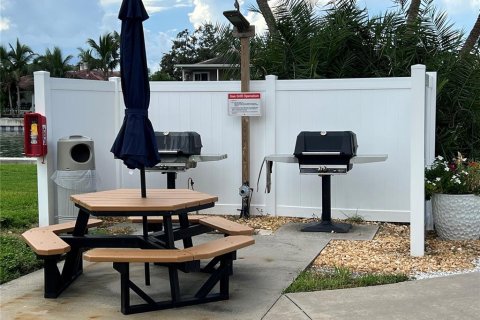 Condo in Saint Petersburg, Florida, 1 bedroom  № 2214896 - photo 4