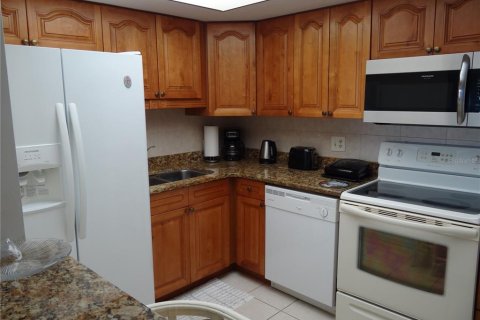 Condo in Saint Petersburg, Florida, 1 bedroom  № 2214896 - photo 16