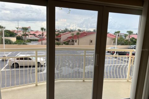 Condo in Saint Petersburg, Florida, 1 bedroom  № 2214896 - photo 21