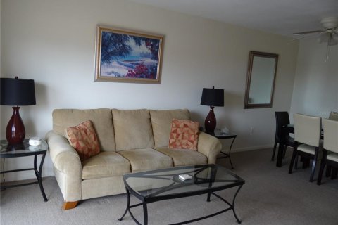 Condo in Saint Petersburg, Florida, 1 bedroom  № 2214896 - photo 13