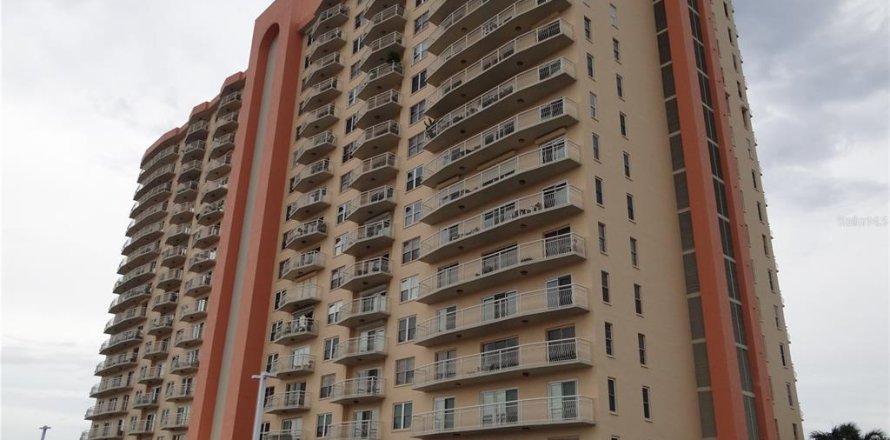 Condo in Saint Petersburg, Florida, 1 bedroom  № 2214896