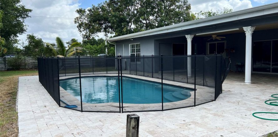 Casa en Plantation, Florida 4 dormitorios, 236.44 m2 № 1209158
