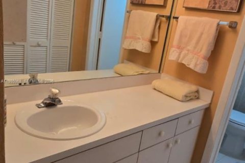 Купить кондоминиум в Майами-Лейкс, Флорида 2 спальни, 96.62м2, № 2050876 - фото 12