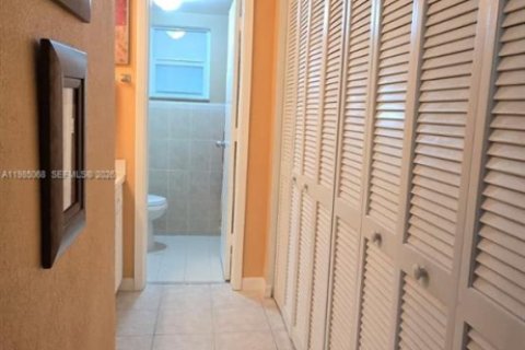 Купить кондоминиум в Майами-Лейкс, Флорида 2 спальни, 96.62м2, № 2050876 - фото 7