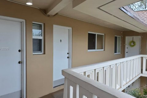 Кондоминиум с 2 спальнями в Майами-Лейкс, Флорида № 2050876