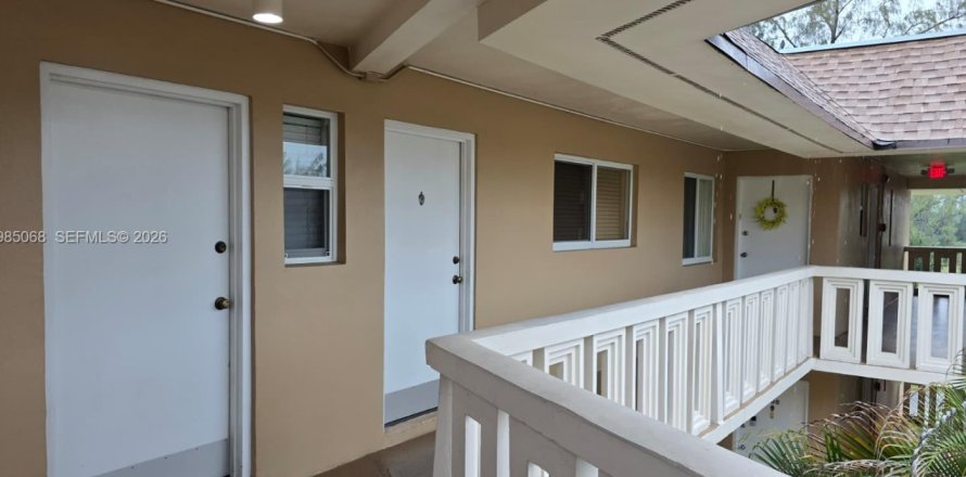 Кондоминиум с 2 спальнями в Майами-Лейкс, Флорида № 2050876