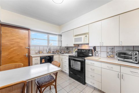 Condo in Fort Lauderdale, Florida, 3 bedrooms  № 2081680 - photo 18