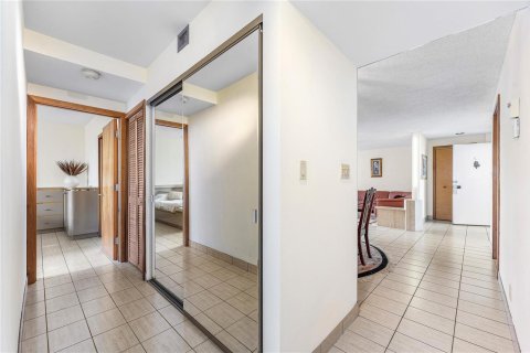 Condo in Fort Lauderdale, Florida, 3 bedrooms  № 2081680 - photo 14