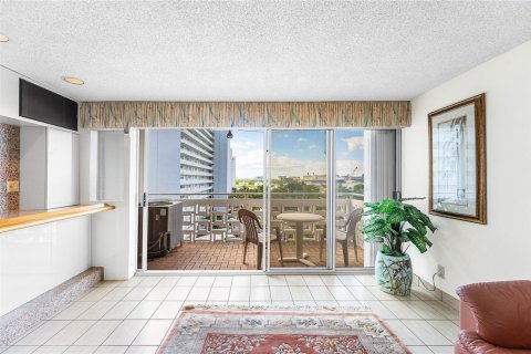 Condo in Fort Lauderdale, Florida, 3 bedrooms  № 2081680 - photo 25