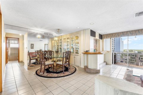Condo in Fort Lauderdale, Florida, 3 bedrooms  № 2081680 - photo 15