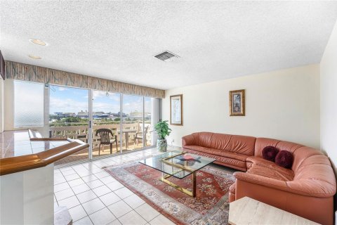 Condo in Fort Lauderdale, Florida, 3 bedrooms  № 2081680 - photo 22