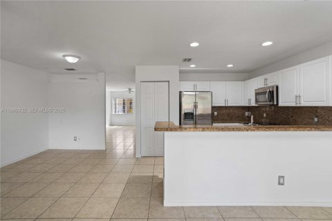 Adosado en venta en Hallandale Beach, Florida, 3 dormitorios, 175.77 m2 № 2057507 - foto 9