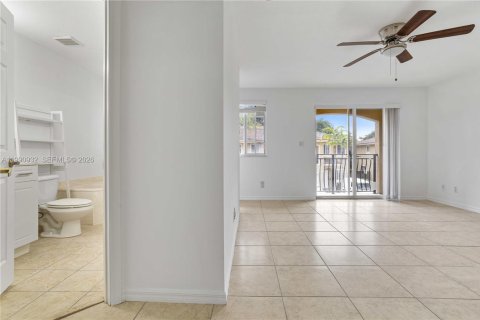 Adosado en venta en Hallandale Beach, Florida, 3 dormitorios, 175.77 m2 № 2057507 - foto 15