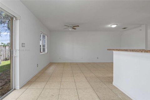 Adosado en venta en Hallandale Beach, Florida, 3 dormitorios, 175.77 m2 № 2057507 - foto 11