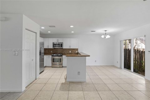 Adosado en venta en Hallandale Beach, Florida, 3 dormitorios, 175.77 m2 № 2057507 - foto 7