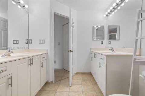 Adosado en venta en Hallandale Beach, Florida, 3 dormitorios, 175.77 m2 № 2057507 - foto 20