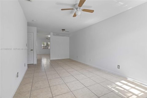 Adosado en venta en Hallandale Beach, Florida, 3 dormitorios, 175.77 m2 № 2057507 - foto 2