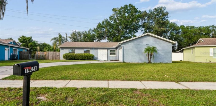 Villa ou maison à Tampa, Floride 3 chambres, 146.88 m2 № 2398661