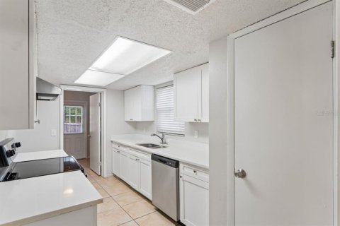 Villa ou maison à vendre à Tampa, Floride: 3 chambres, 146.88 m2 № 2398661 - photo 6