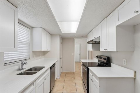 Villa ou maison à vendre à Tampa, Floride: 3 chambres, 146.88 m2 № 2398661 - photo 8