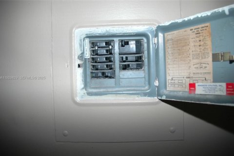 Condominio en venta en Hollywood, Florida, 2 dormitorios, 81.75 m2 № 1989234 - foto 19