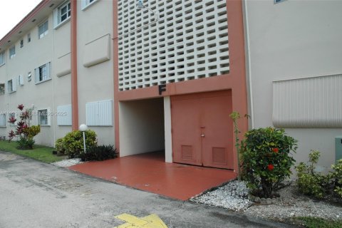 Condominio en venta en Hollywood, Florida, 2 dormitorios, 81.75 m2 № 1989234 - foto 3